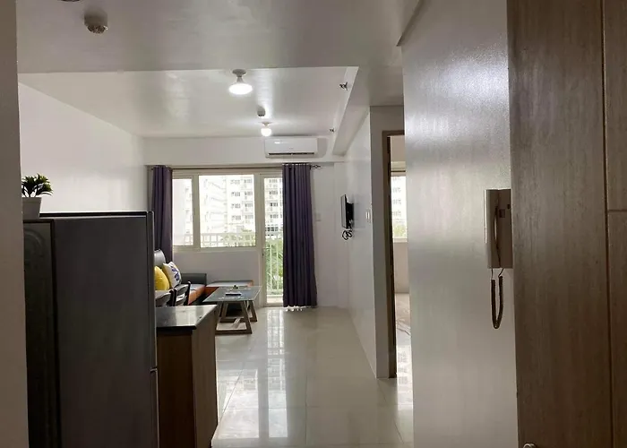 Shore D42 Walking Distance Moa Near Airport *