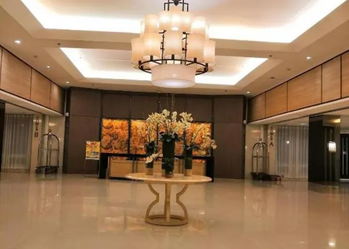 Shore D42 Walking Distance Moa Near Airport