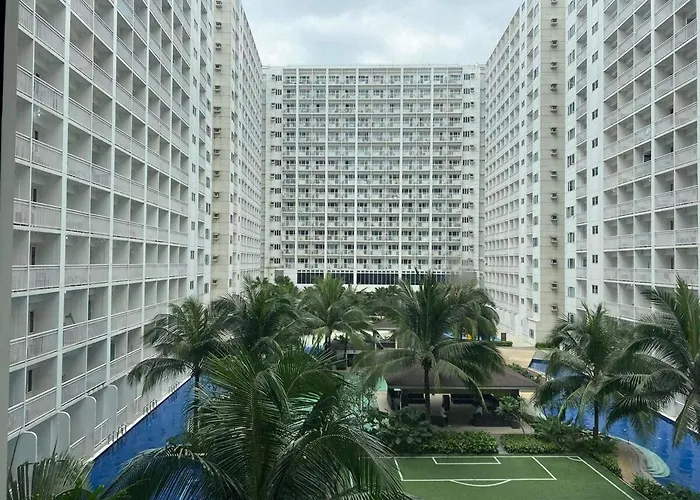 Shore D42 Walking Distance Moa Near Airport *