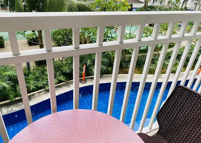 Shore D42 Walking Distance Moa Near Airport